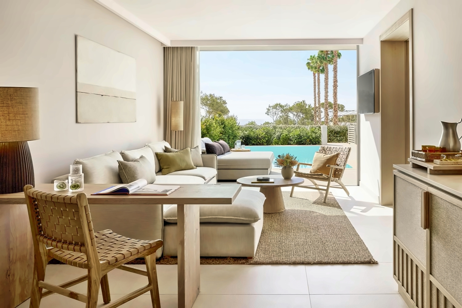 Deluxe Pool Suite