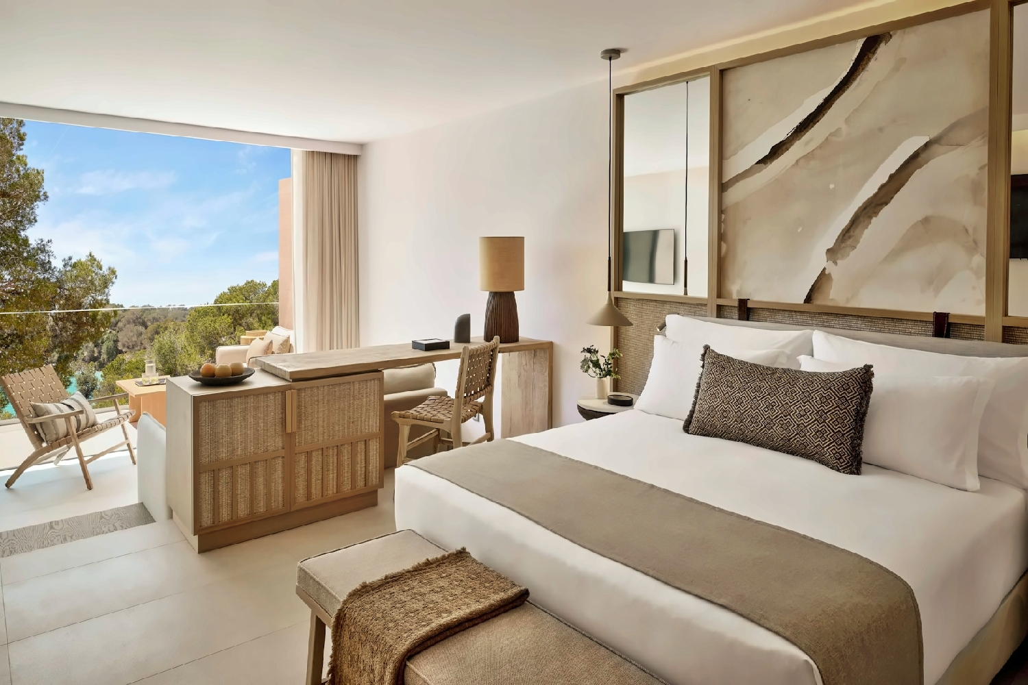 Deluxe Junior Partial Sea View Suite