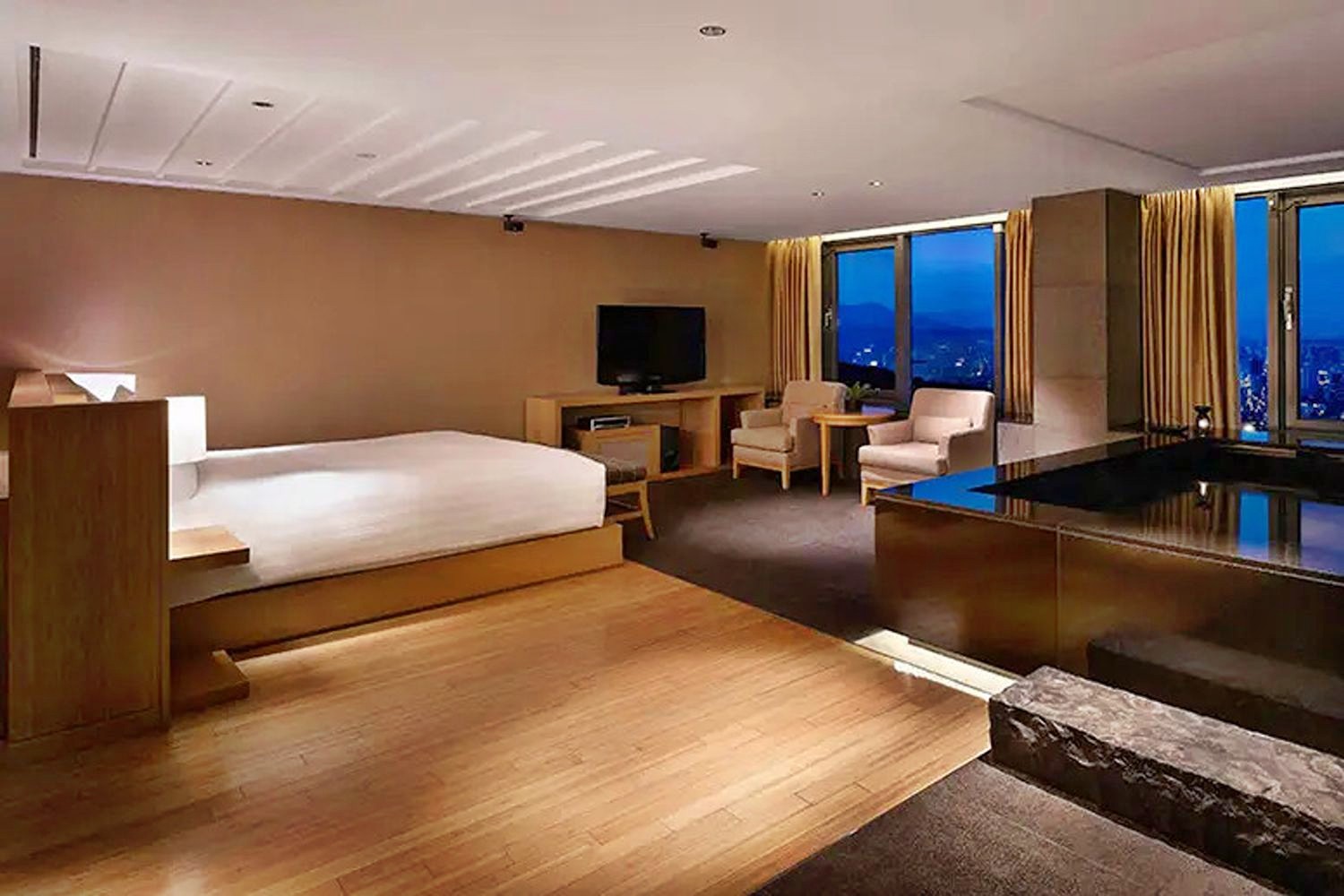Deluxe Banyan Pool Room