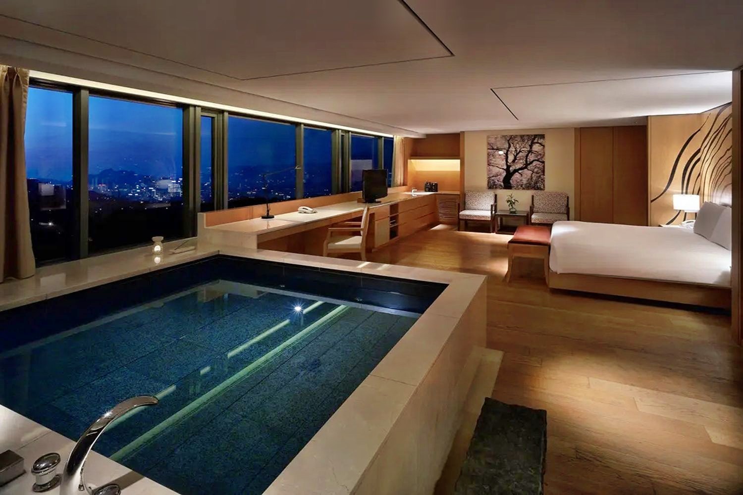 Premier Pool Namsan View Room