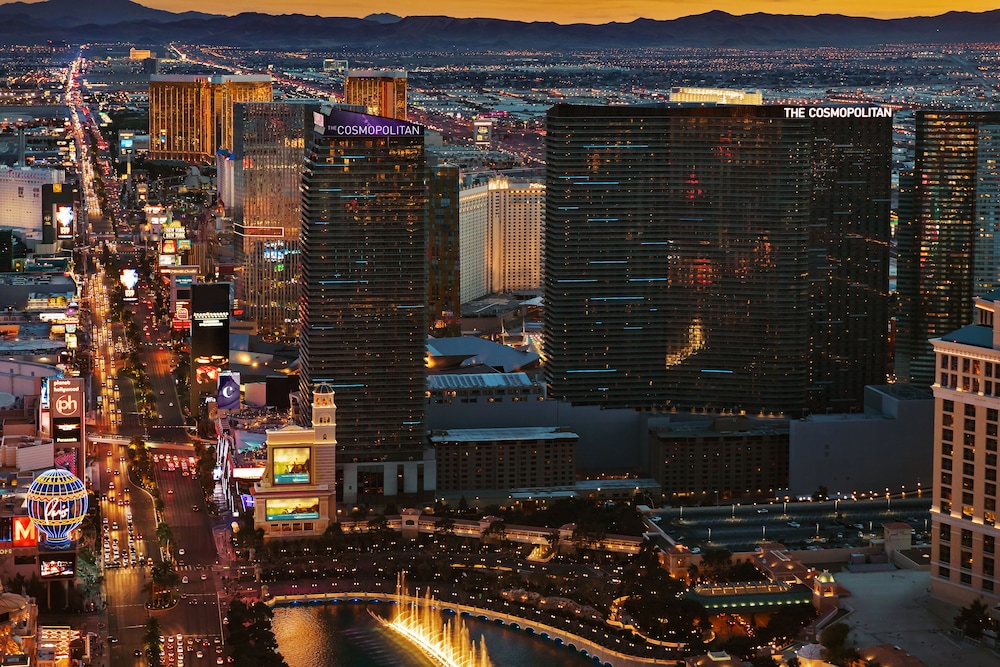 Las Vegas Luxury Hotels Strip Views Suites And Resort Energy