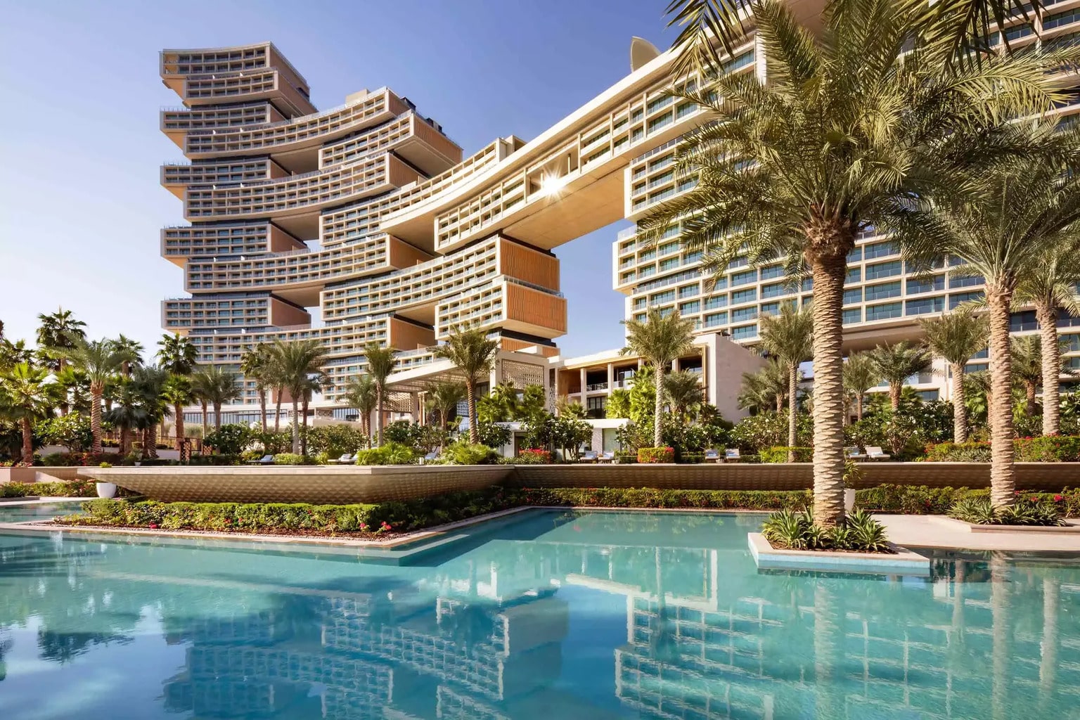 Dubai Luxury Hotel Escapes  Beach  Downtown And Desert Logic