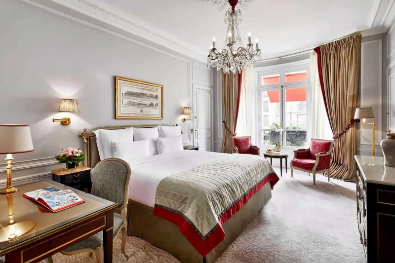 Paris Hotels With Eiffel Tower View Luxury Room Category Guide