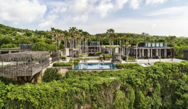 Daylight cliffside luxury resort in Bali for a luxury area decision guide
