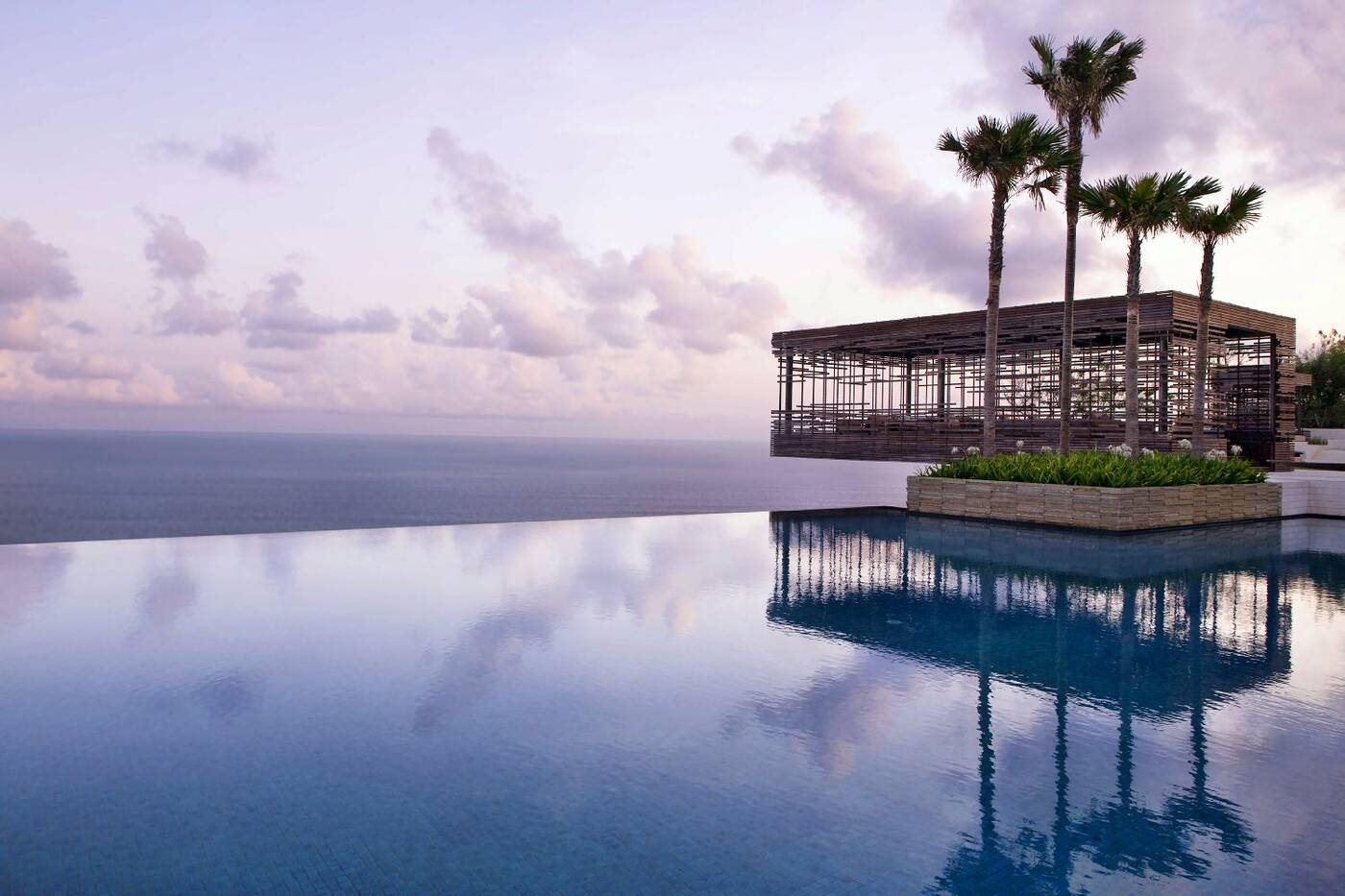 Alila Villas Uluwatu cliffside infinity pool in Bali