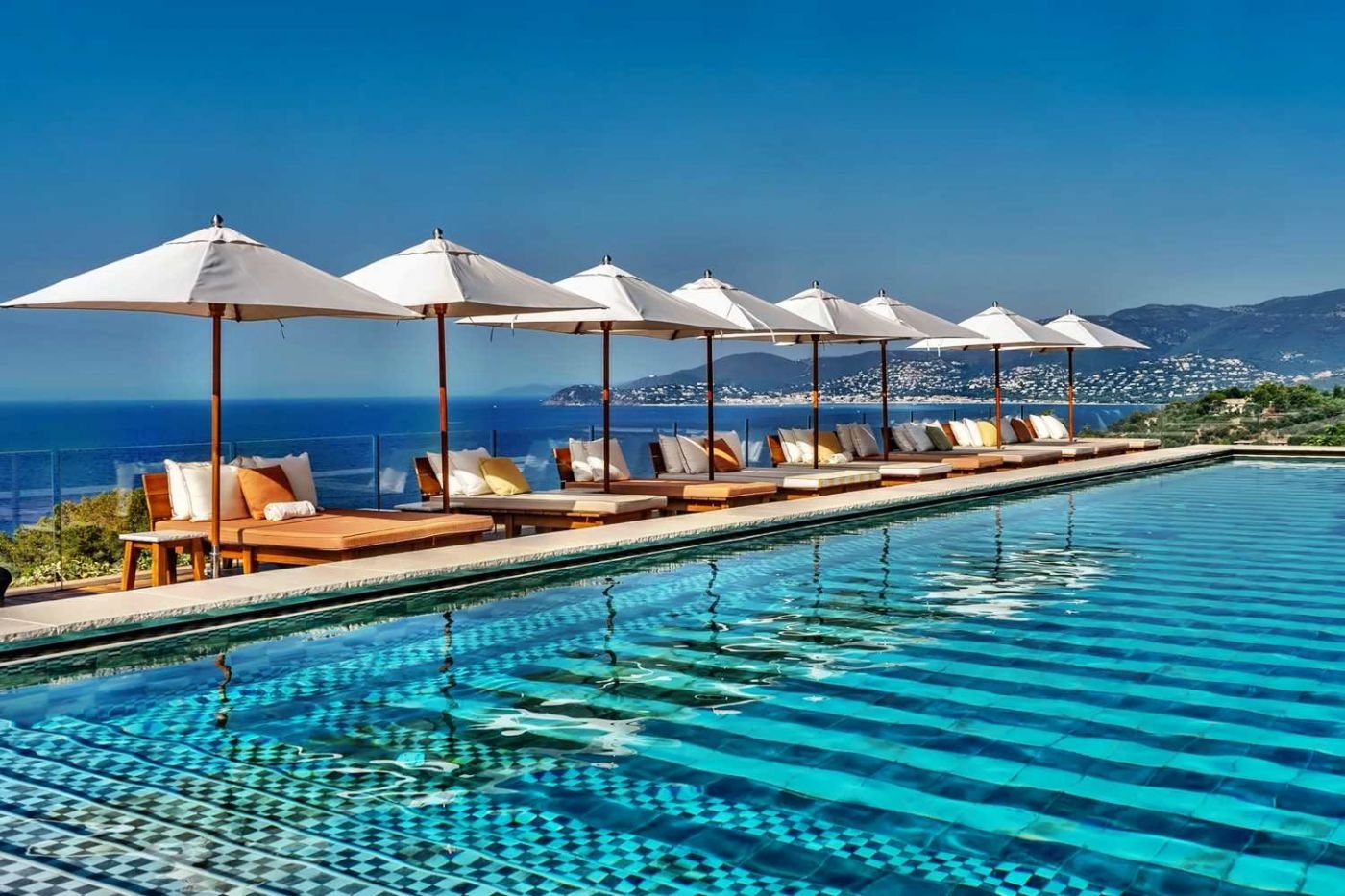 Lily of the Valley heated wellness pool near Saint-Tropez