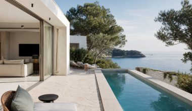 Private luxury villa with a pool overlooking the sea