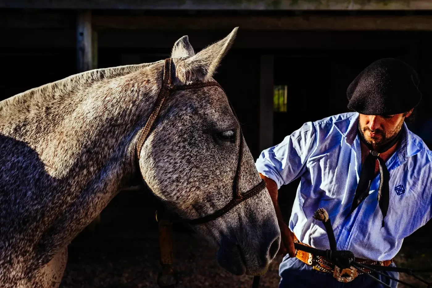 Horse beside a member of the stable team at Estancia Vik José Ignacio