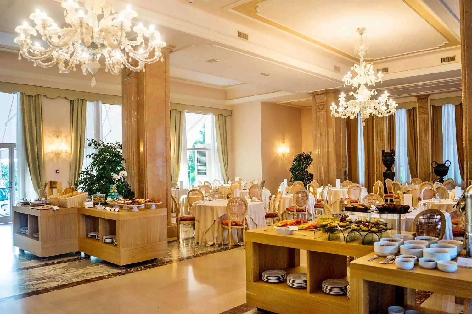 Breakfast buffet in a chandelier-lit hotel dining room